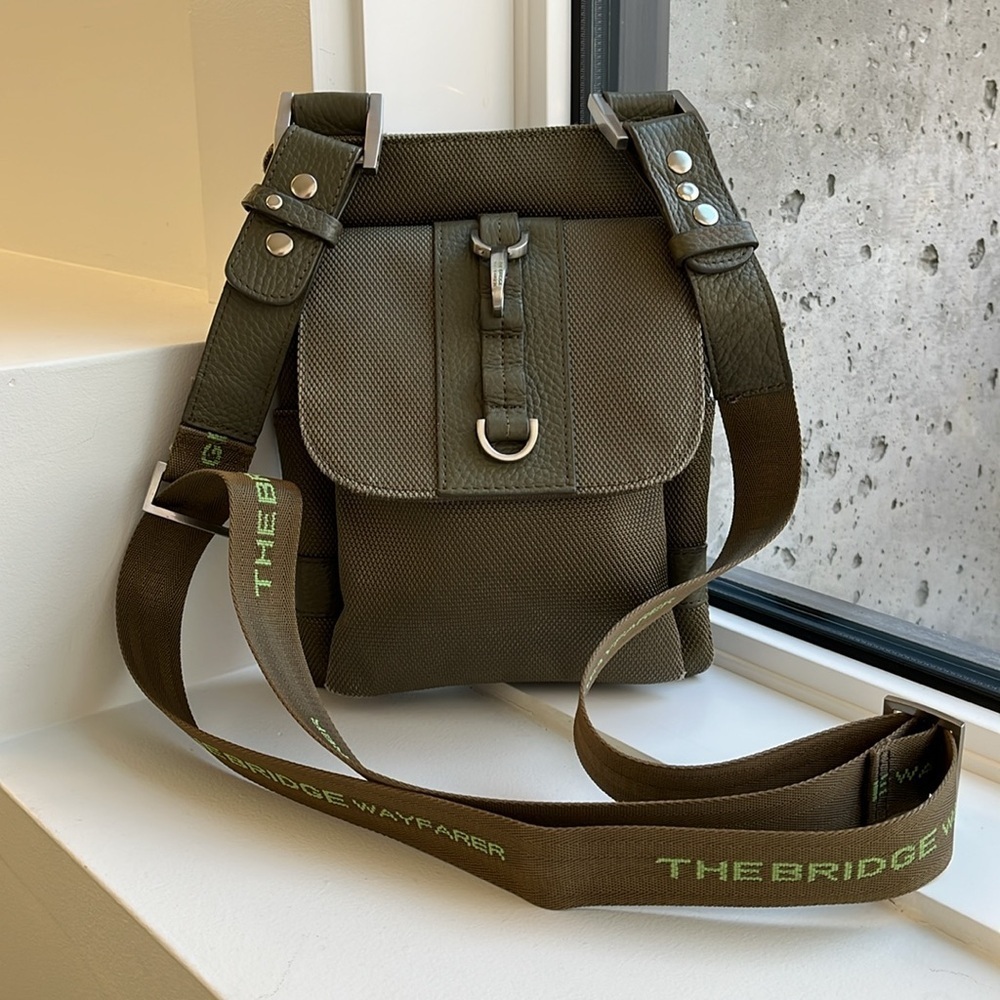 THE BRIDGE Wayfarer Olive Green Small Cross Body Nylon Flat Travel Bag Pockets